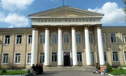 Жаш көрүүчүлөр театры май айындагы репертуарын сунуштайт