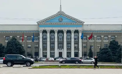 Бишкекте муниципалдык кызматкерлердин айлыгы 50 пайызга көтөрүлдү