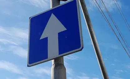 Интергельпо көчөсү убактылуу бир тараптуу болот. Себеби