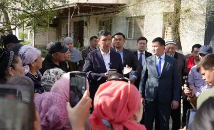 Ипотекалык батир же оңдоп-түзөө? Мэр Фучик көчөсүнүн тургундары менен жолукту
