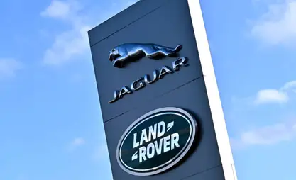 Jaguar Land Rover дүйнө боюнча 4 миң жумуш ордун кыскартат