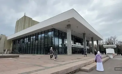 Кыргыз драма театры жаңы сезонун "Төлгө" спектакли менен ачты