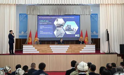 Садыр Жапаров Лейлек районунун жана Сүлүктү шаарынын эли менен жолугушууда