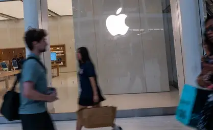 Apple сенсордук экрандуу биринчи MacBook’ту сунуштайт