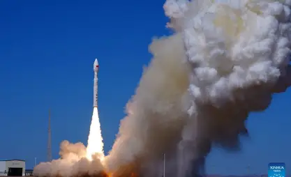 Кытай космоско жаңы спутниктердин тобун учурду