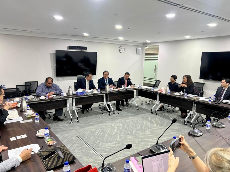 43b63929-bebf-364f-a155-a42aaeeab903