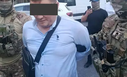 5 миң доллар талап кылган. Милиция кызматкери пара алууга шектелип кармалды