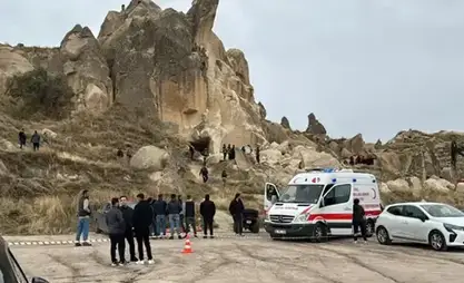 Түркиянын Каппадокия туристтик жайында аска кулап, адамдар каза болду
