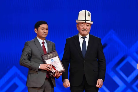 67f4d213f37e4-thumb.jpg