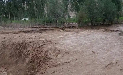 Ала-Букадагы сел эки унааны жана эки көпүрөнү агызып кеткен - ӨКМ