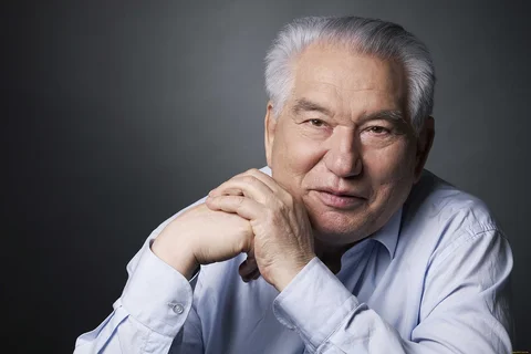 Ajtmatov_Chingiz_Torekulovich.jpeg