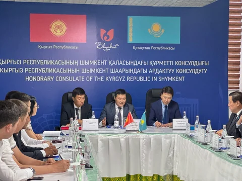 Ардактуу консул ачылышы.jpg
