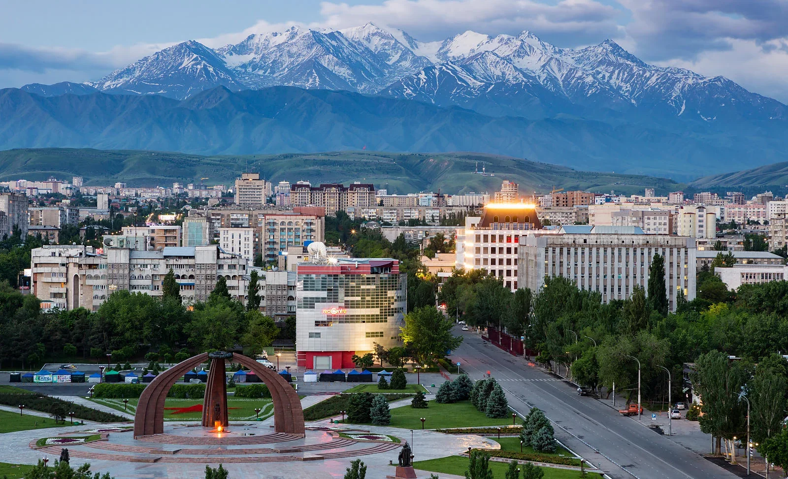Bishkek_Citys_busin_LriSoXM.2e16d0ba.format-webp.fill-1668x1014.webp