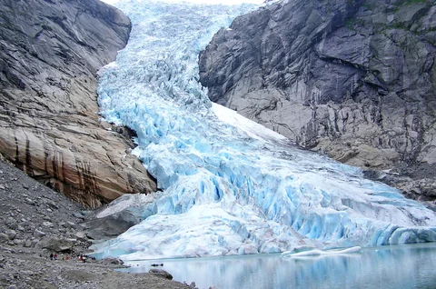 Briksdalsbreen_(03_272).jpg
