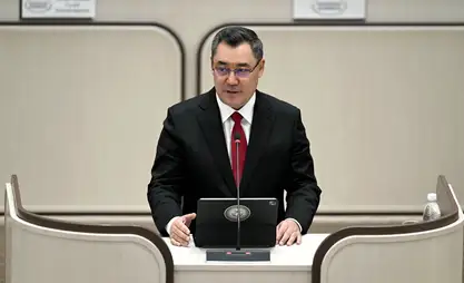 Депутаттар кадыр-баркын өздөрү көтөрүшү керек – президент
