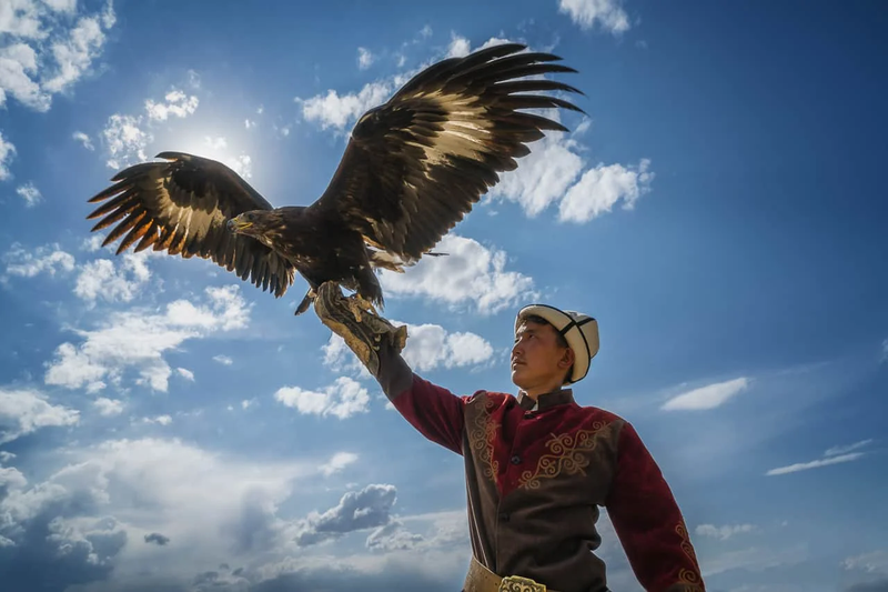 Eagle-Hunters-_5NBtYmW.max-2560x1440.format-webp.jpegquality-90.webp