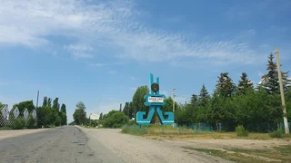 Eastern_entrance_to_Isyk-Kol_district_skyline.jpg