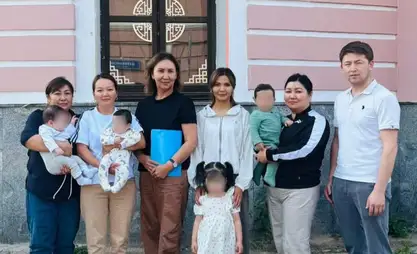 Россияда ата-энесинин камкордугусуз калган 4 бала Кыргызстанга кайтарылды