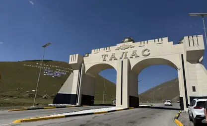 Таласка кире бериштеги арка жаңыланып, Манастын жети осуяты орнотулду