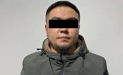 Ишкердин 26,3 миң долларын тартып алган. Бишкекте УКМКнын жалган кызматкери кармалды