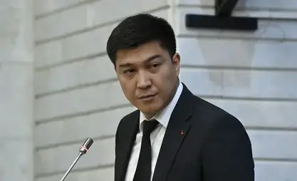 Мурдагы министр бир жылга унаа башкаруу укугунан ажыратылды