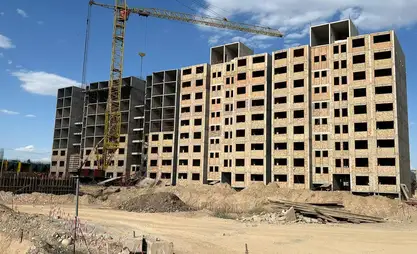 "Дөөлөт курулуш": эки объект мамлекетке өтүп, үлүш ээлеринин маселеси чечиле баштады