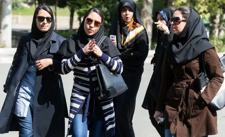 Иранские студентки.jpg