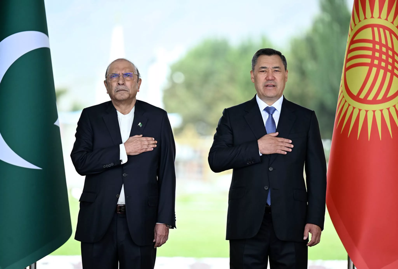 Prezidenty-Kyrgyzstana-i-Pakistana.width-800