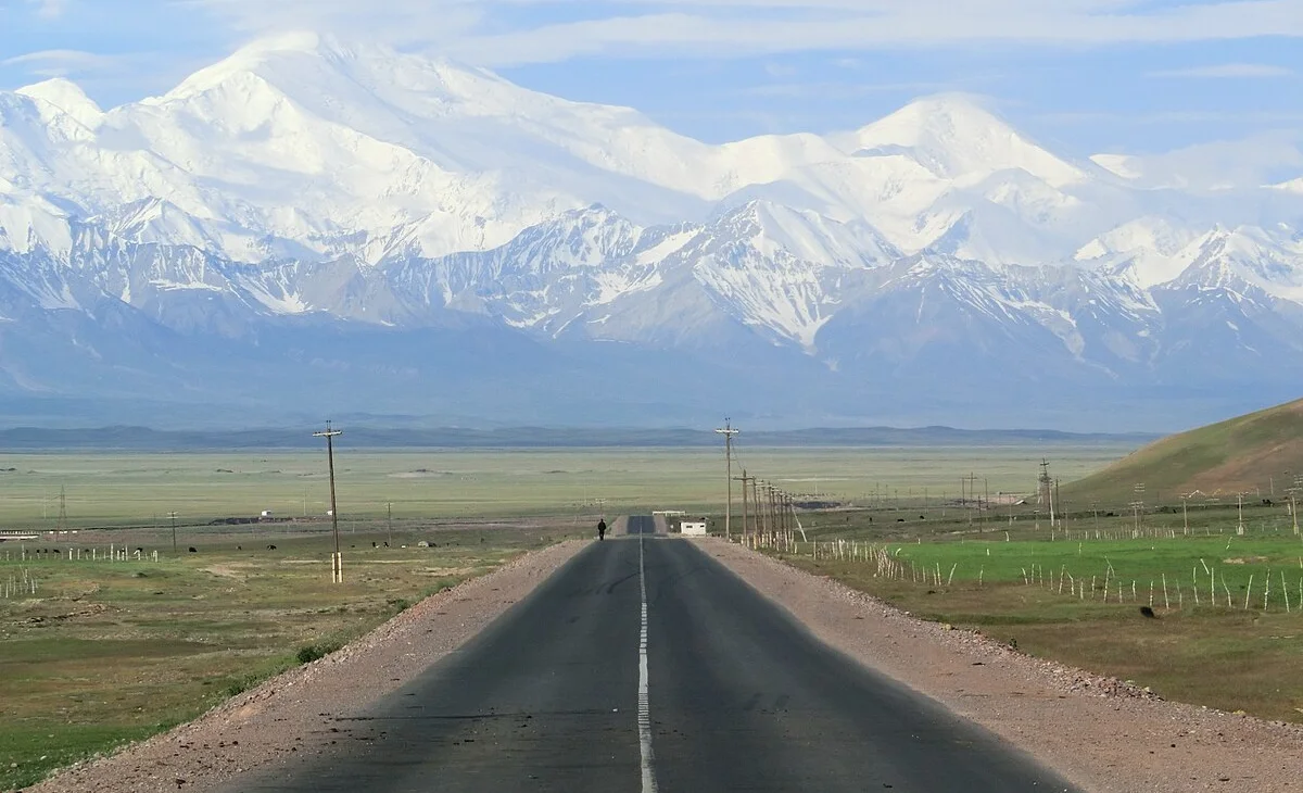 The_Pamirs_with_Lenin_Peak_from_Sary-Tash.jpg