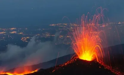 V-Indonezii-vulkan-Semeru-za-sutki-izvergalsya-11-raz-i-vybrosil-pepel-na-48-km.jpg