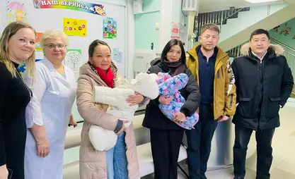 Екатеринбургда кароосуз калган эки бала Кыргызстанга алынып келди