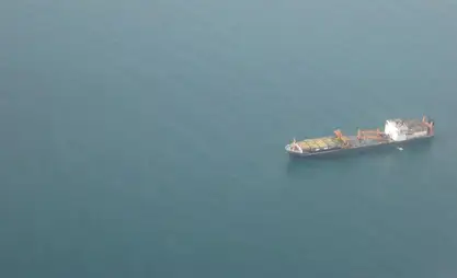 Тынч океанда үч миңдей автоунаа ташып бара жаткан кемеде өрт чыккан