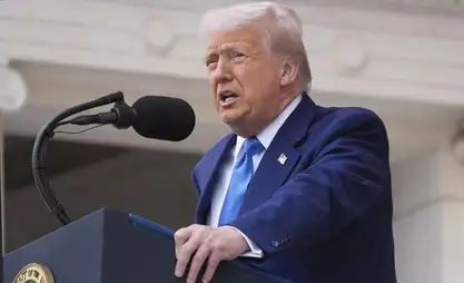 Трамп: Тегерандын тургундары шаардан тез арада чыгып кетиши керек
