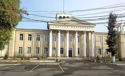Жаш көрүүчүлөр театрында “Сүйөм! Бирок...” поэтикалык монодрамасы коюлат