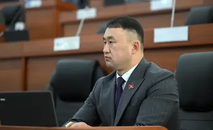 Парламентте жеке нотариустардын кызматтарынын баасына көзөмөл жүргүзүү керектиги айтылды