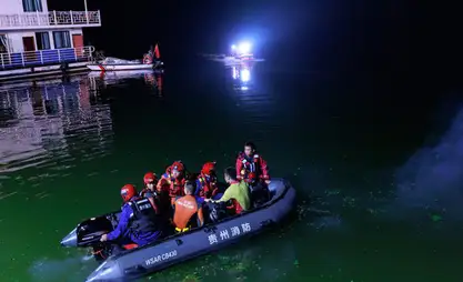 Кытайда экскурсиялык кеме чөгүп, эки киши каза болду
