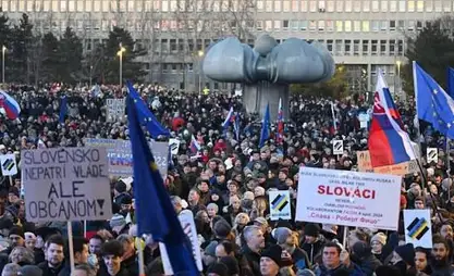 Словакияда салыктарды көтөрүүгө каршы митингдер өттү