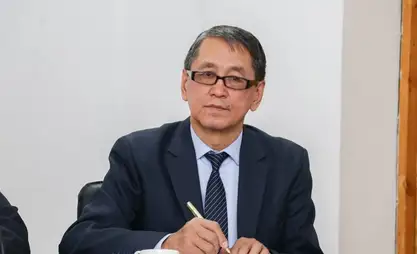 Окуучуларга билим, тарбия берүүдөн мурда мугалимдер өзүбүз өзгөрүшүбүз керек -  Токтомаметов