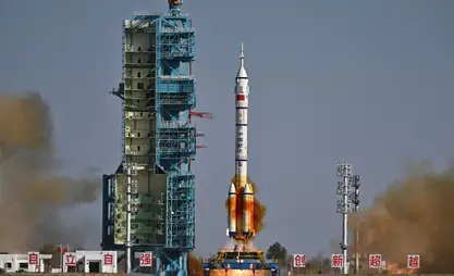 Кытай учкучсуз “Шэньчжоу-22” кемесин орбитага чыгарды