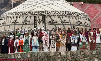 Кырчында этно-ыр, бий жана салттуу кийимдер сынагы өтүүдө