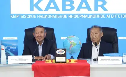 Учкуч Союзбек Салиев Жерди айланып учканы тууралуу китеп жазды