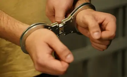 Бишкекте 22 жаштагы жаран апасын өлтүрүүгө шектелип кармалды