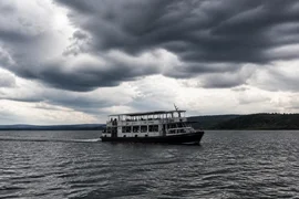 ferry_capsizes_lake_kariba_zimbabwe_95_on_board_1786477296177.webp
