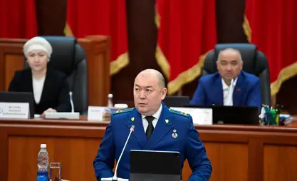Башкы прокурор сабатсыз кызматкерлер менен жекече иш алып барууну убадалады