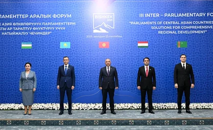 Парламенттер саясий диалог үчүн аянт болушу керек - Рустам Эмомали
