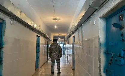 Ошто камактагы жаран кыйноого кабылганын айтып, акыйкатчыга кайрылды