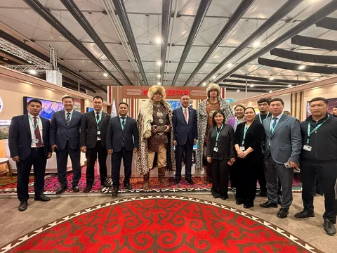 ots-secretary-general-visited-member-states-and-observers-national-pavilions-at-wuf13_3.jpg