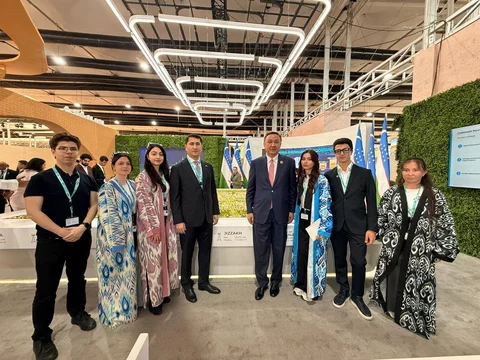 ots-secretary-general-visited-member-states-and-observers-national-pavilions-at-wuf13_6.jpg
