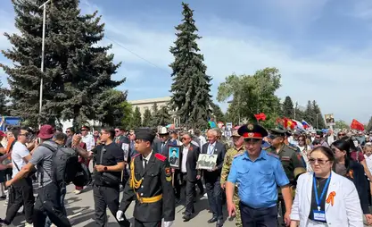 Кыргызстандагы бир катар шаарларда “Өлбөс полк” жүрүшү өтүүдө