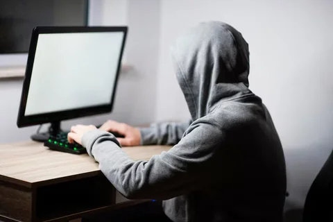 teenager-boy-playing-computer_23-2148860517.avif